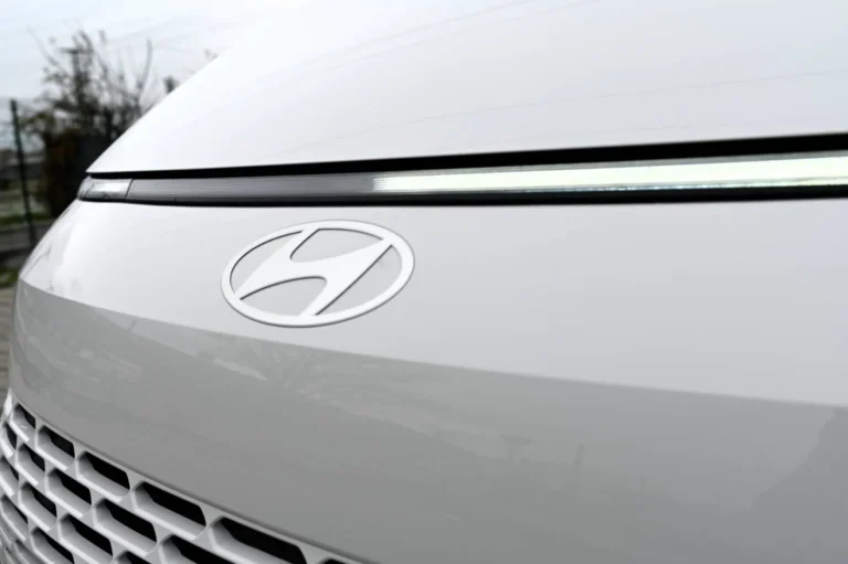 Hyundai Staria 1,6T-GDi HEV Premium 9S 4x2 6AT | Begam Trnava