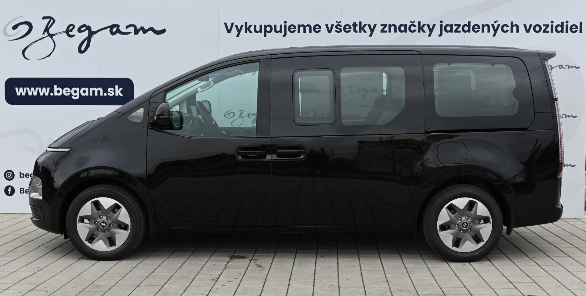 Hyundai Staria 1,6T-GDi HEV Premium 9S 4x2 6AT | Begam Trnava