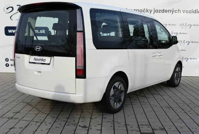 Hyundai Staria 1,6T-GDi HEV Premium 9S 4x2 6AT | Begam Trnava