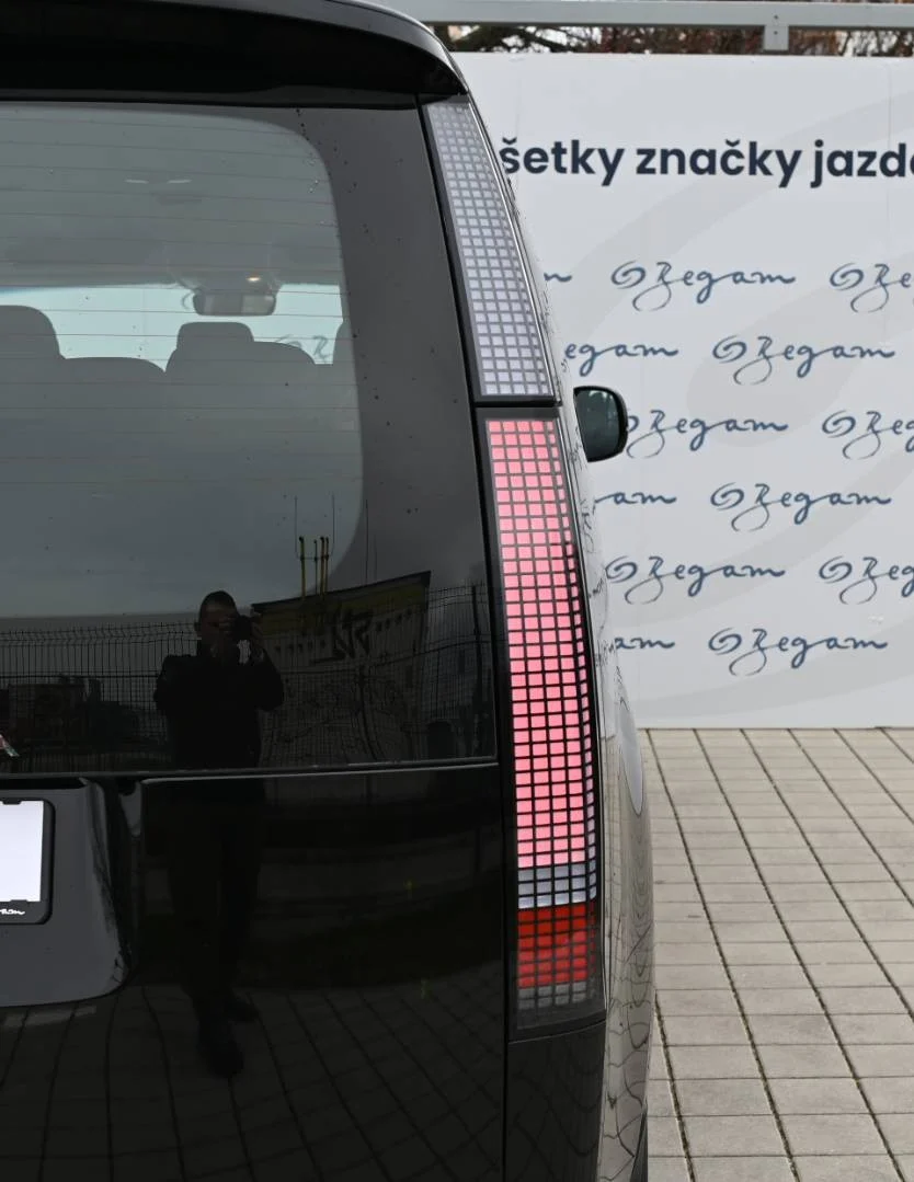 Hyundai Staria 1,6T-GDi HEV Premium 9S 4x2 6AT | Begam Trnava