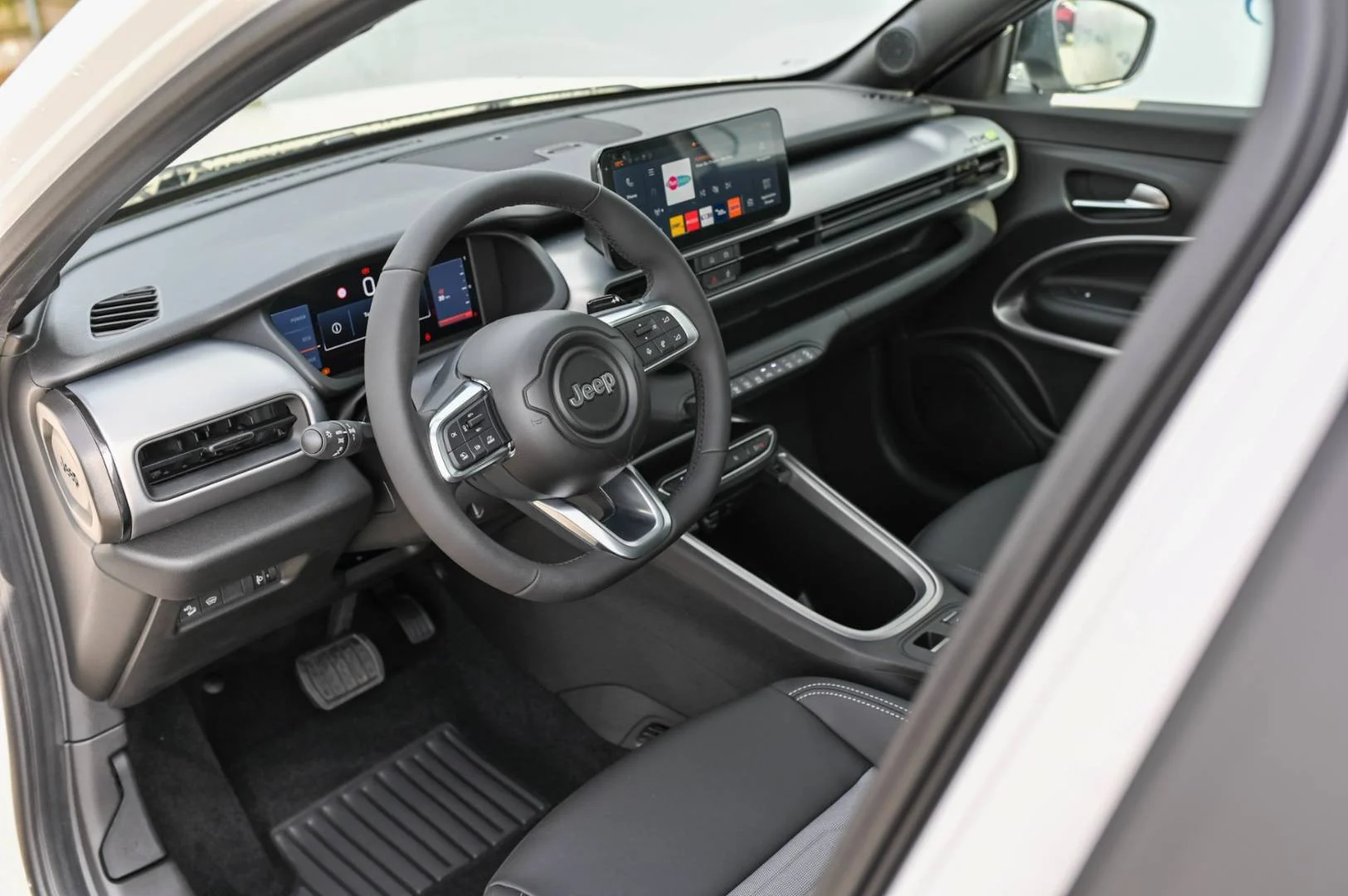 Jeep Avenger 1.2 T e-Hybrid 6DCT UPLAND 4xe | Begam Trnava