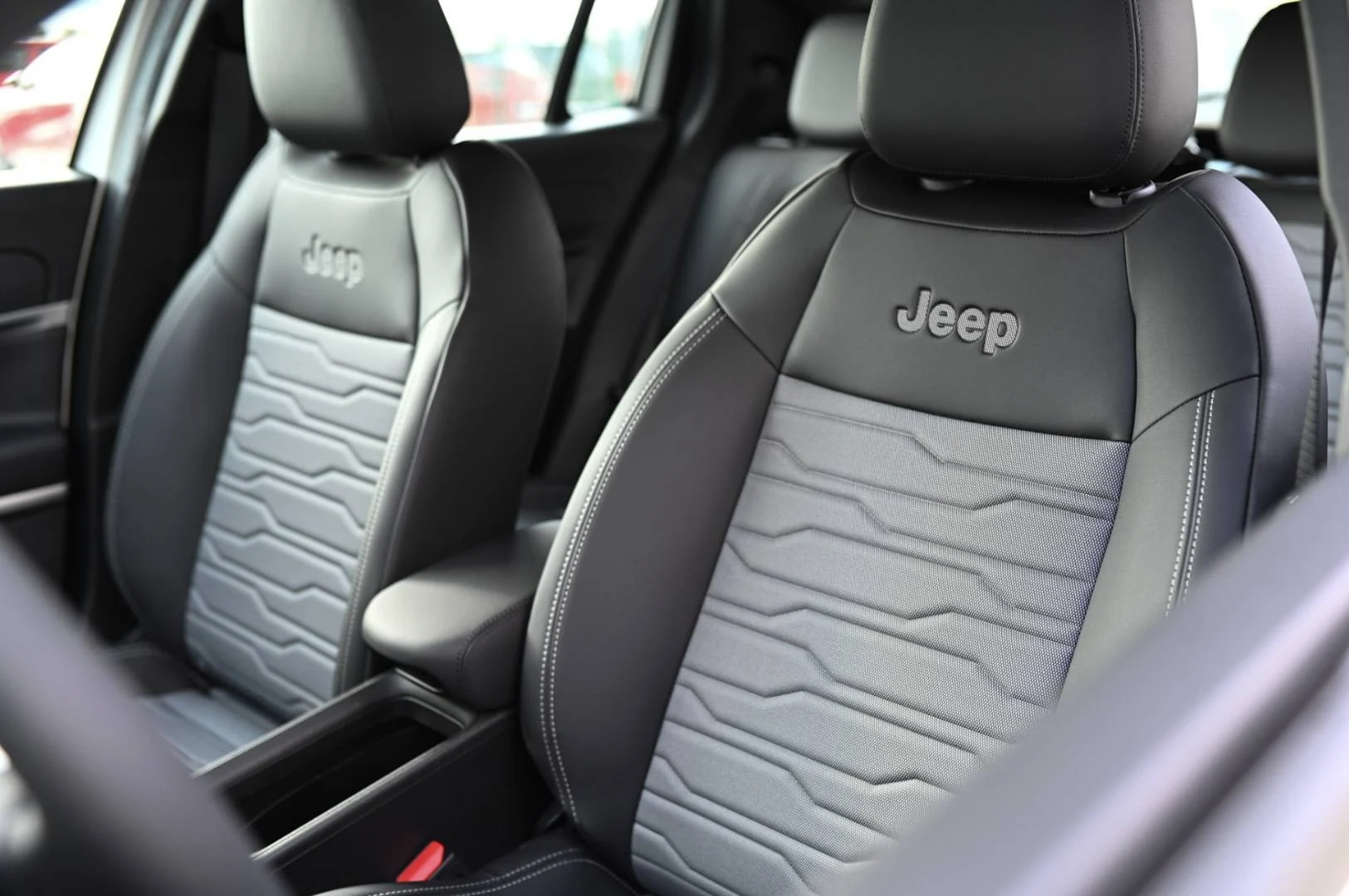 Jeep Avenger 1.2 T e-Hybrid 6DCT UPLAND 4xe | Begam Trnava