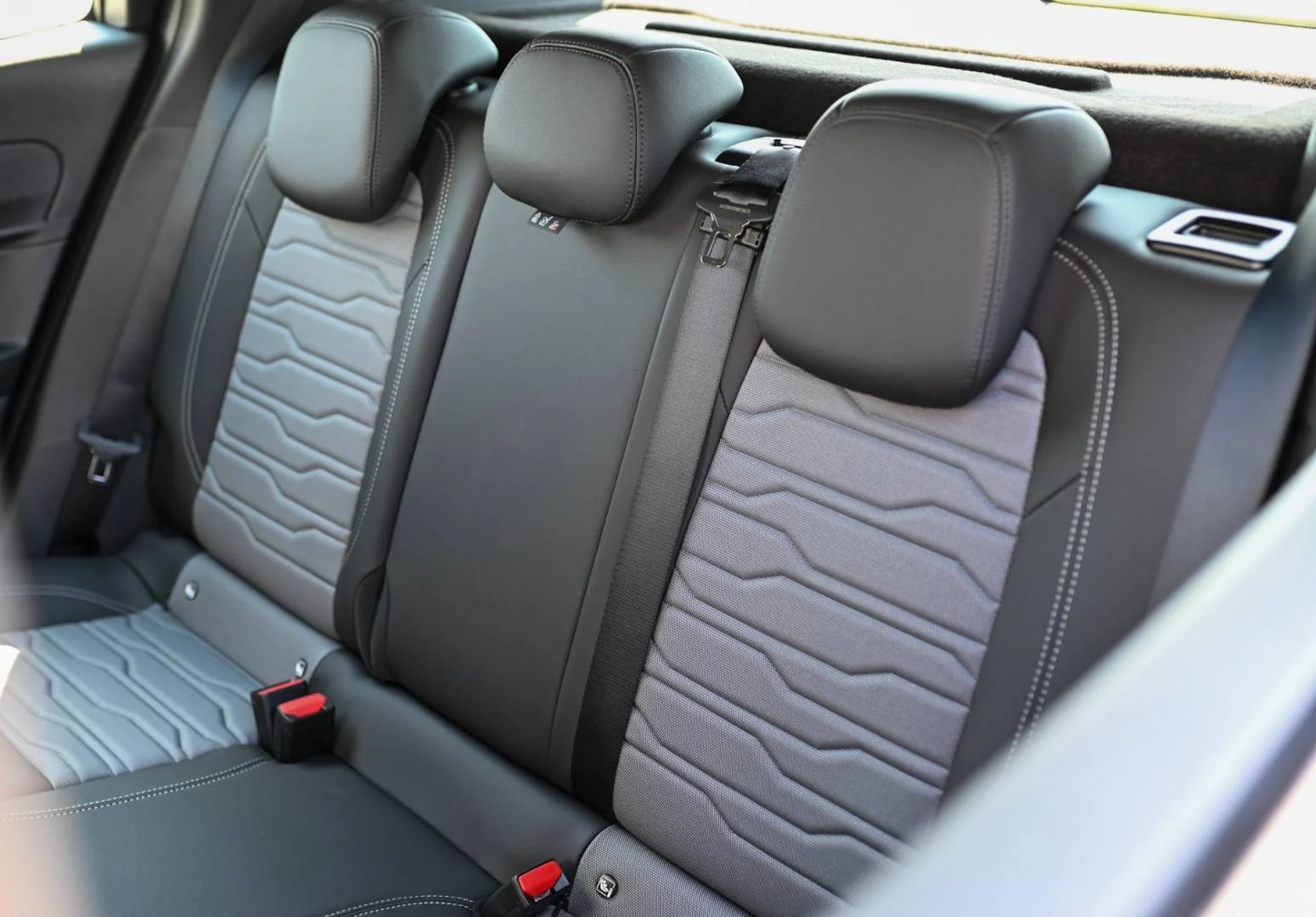 Jeep Avenger 1.2 T e-Hybrid 6DCT UPLAND 4xe | Begam Trnava