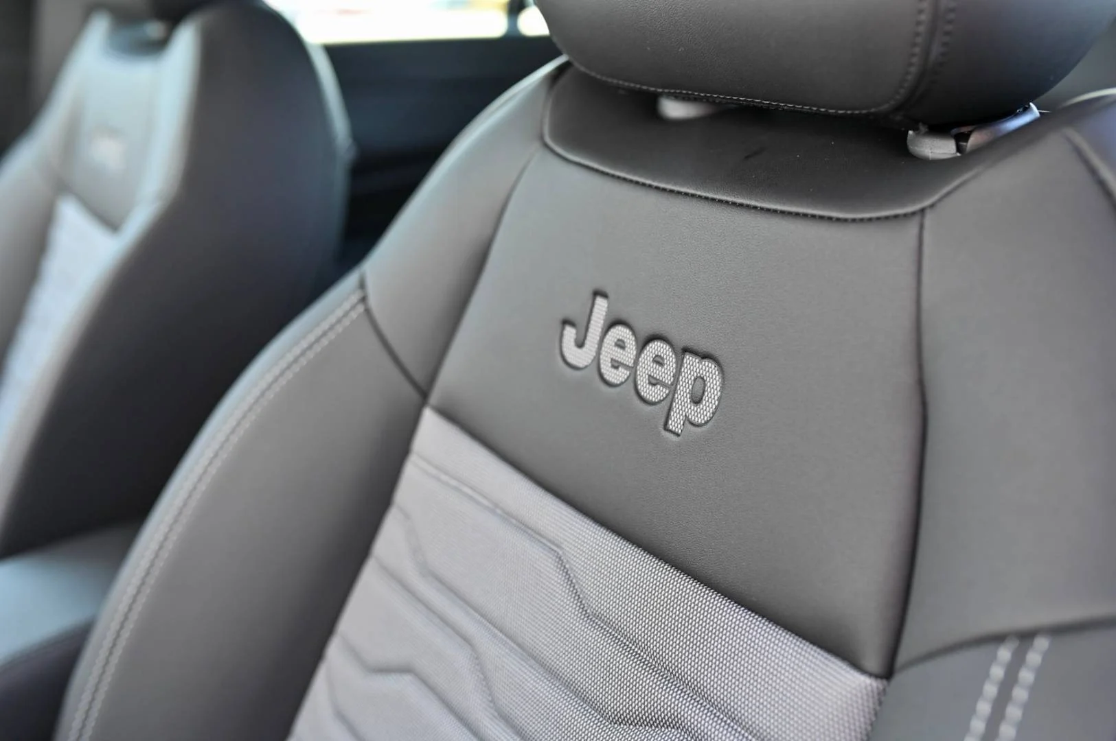 Jeep Avenger 1.2 T e-Hybrid 6DCT UPLAND 4xe | Begam Trnava