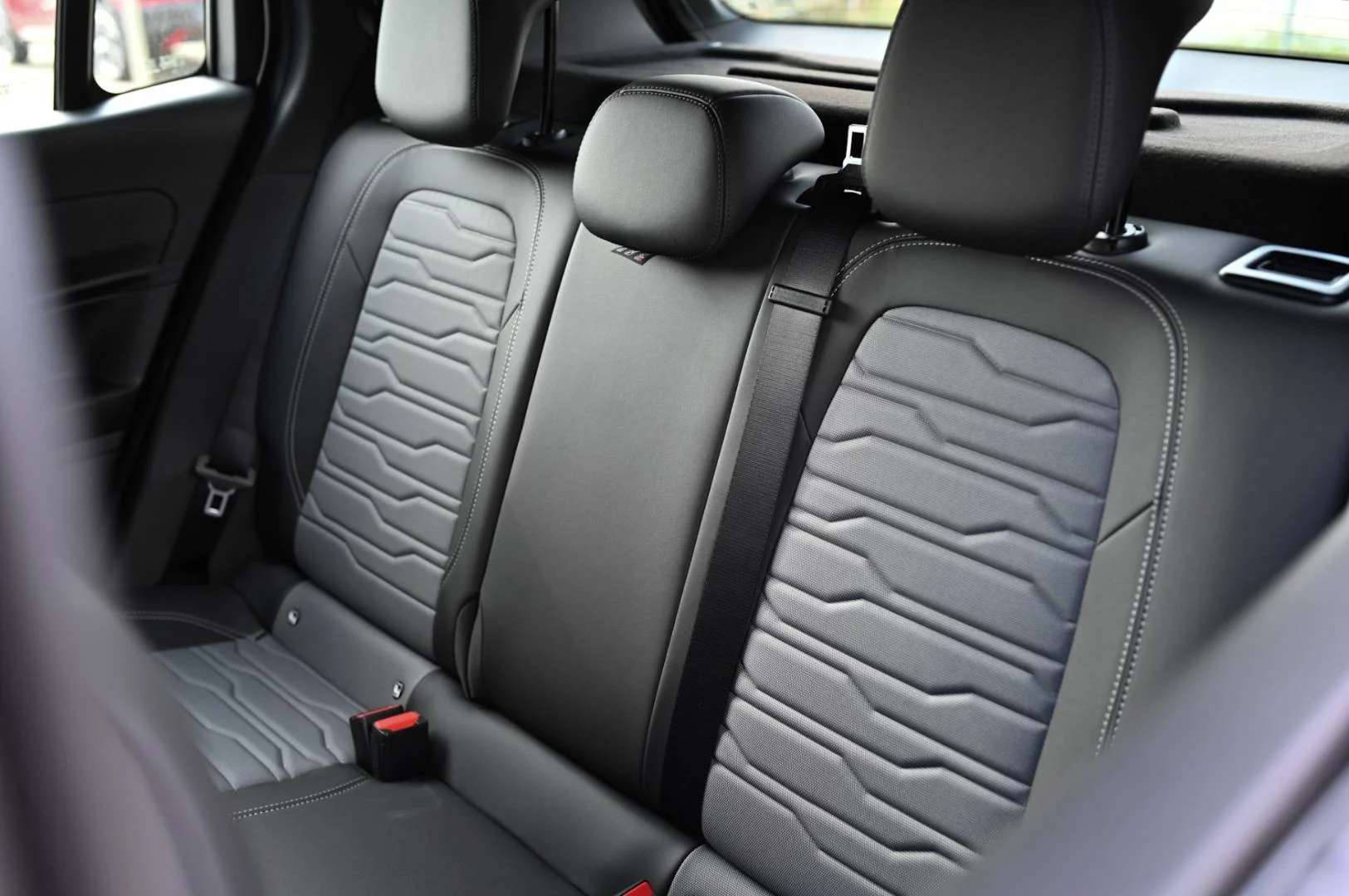 Jeep Avenger 1.2 T e-Hybrid 6DCT UPLAND 4xe | Begam Trnava