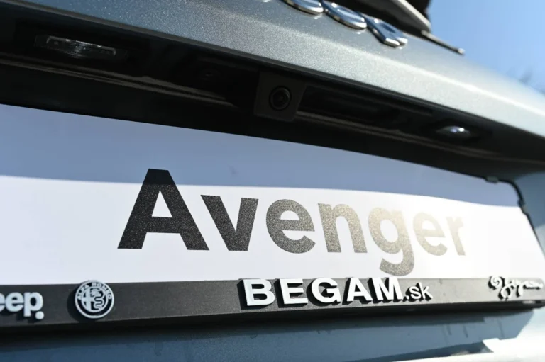 Jeep Avenger 1.2 T e-Hybrid Summit A/T | Begam Trnava
