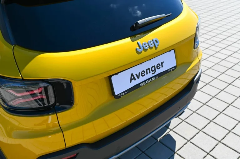 Jeep Avenger 1.2 T e-Hybrid Summit A/T | Begam Trnava