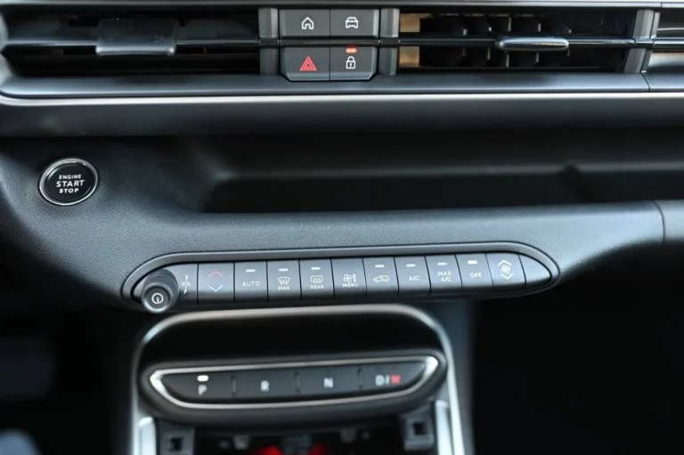 Jeep Avenger 1.2 T e-Hybrid Summit A/T | Begam Trnava