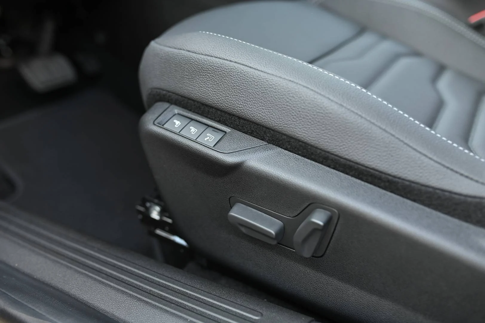 Jeep Avenger 1.2 T e-Hybrid Summit A/T | Begam Trnava