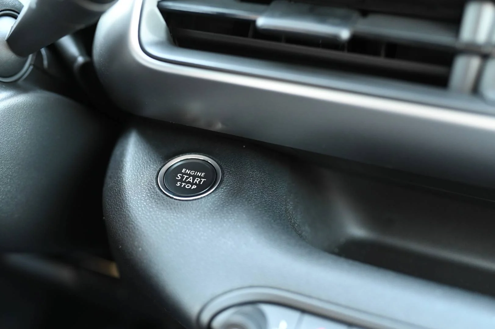 Jeep Avenger 1.2 T e-Hybrid Summit A/T | Begam Trnava