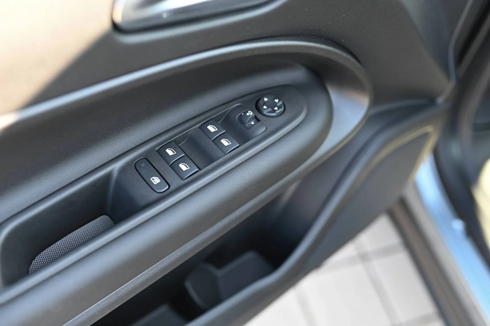 Jeep Avenger 1.2 T e-Hybrid Summit A/T | Begam Trnava