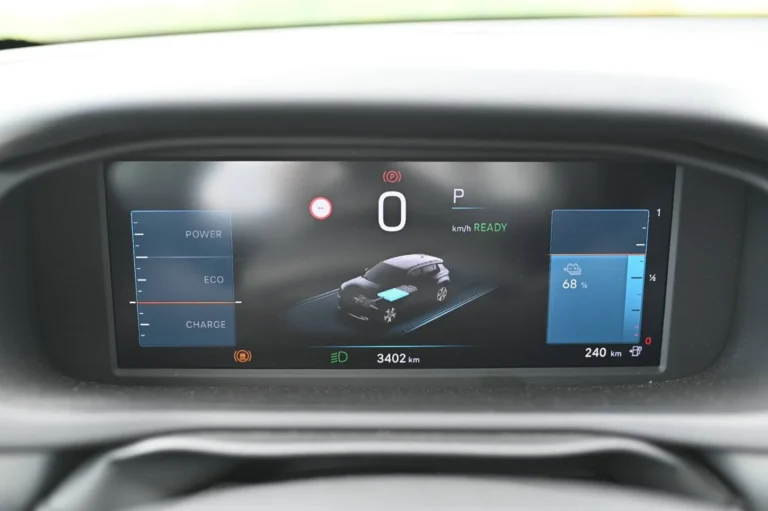 Jeep Avenger Elektro 54 kWh SUMMIT | Begam Trnava