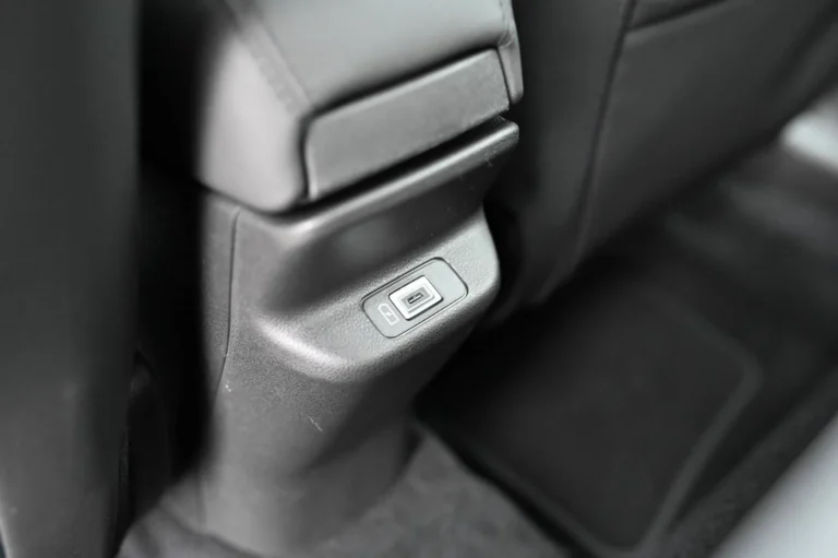 Jeep Avenger Elektro 54 kWh SUMMIT | Begam Trnava