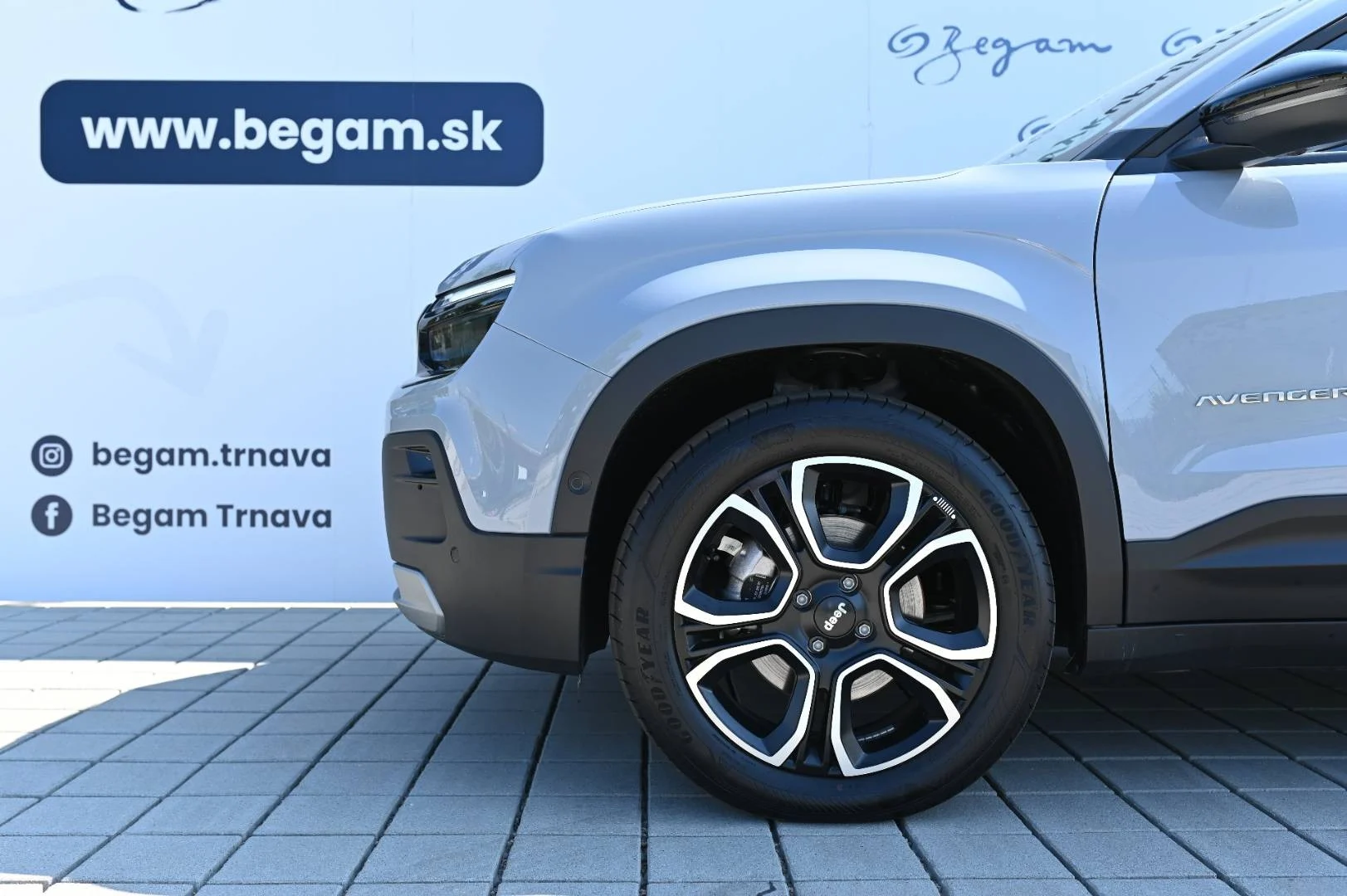 Jeep Avenger Elektro 54 kWh SUMMIT + | Begam Trnava