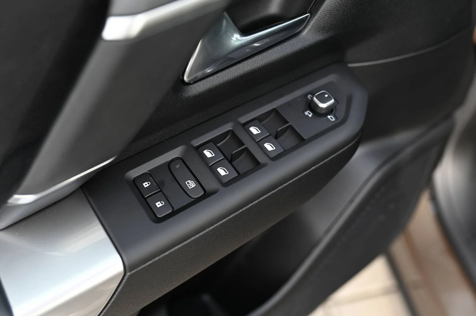 Jeep Compass 1.2T e-Hybrid Altitude 145K 6-EDCT | Begam Trnava