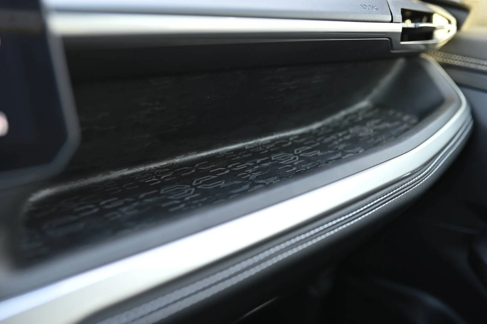 Jeep Compass 1.2T e-Hybrid FIRST EDITION 145K 6-EDCT | Begam Trnava
