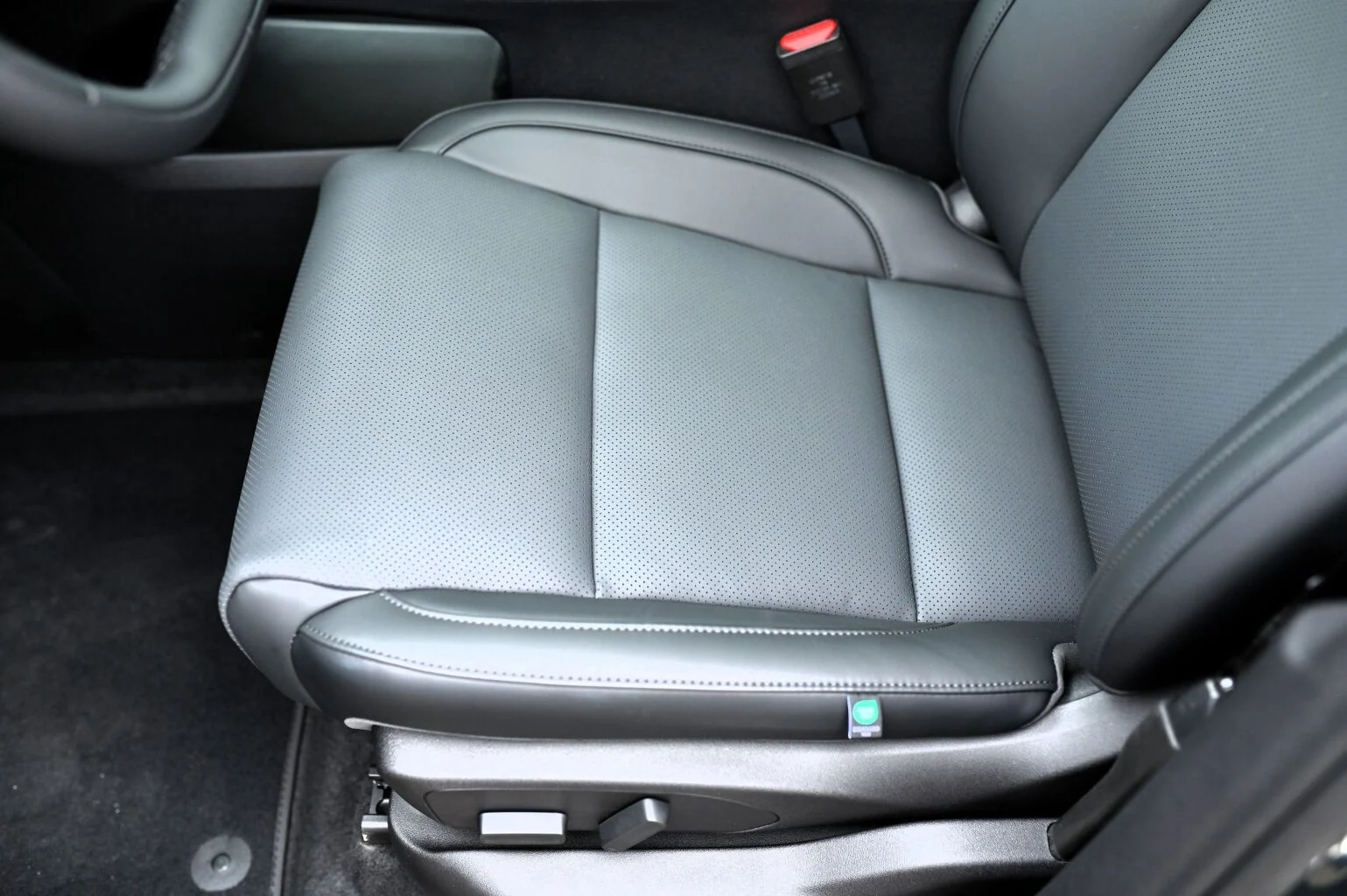Leapmotor C10 Design REEV 215k 28,4 kWh | Begam Trnava