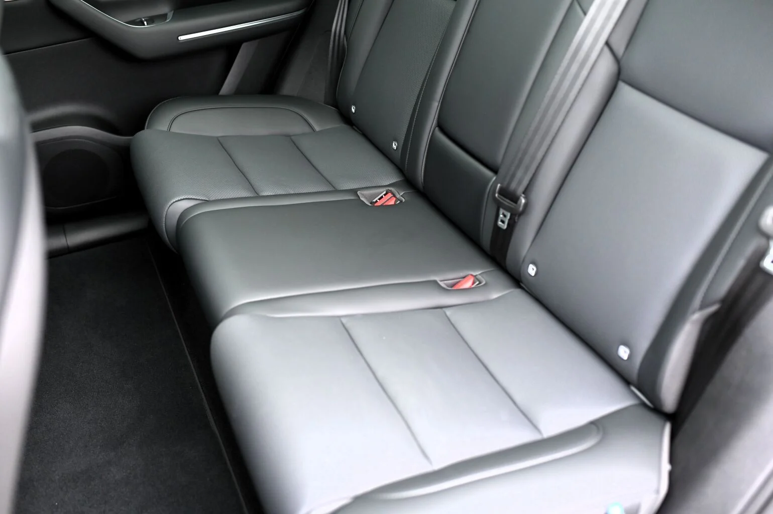 Leapmotor C10 Design REEV 215k 28,4 kWh | Begam Trnava