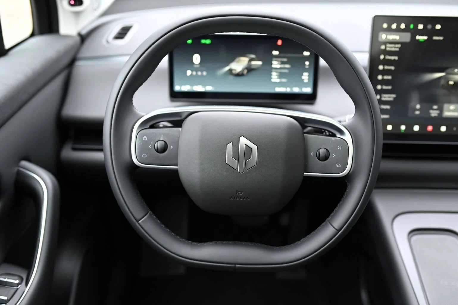 Leapmotor C10 REEV Design  215k 28,4 kWh | Begam Trnava