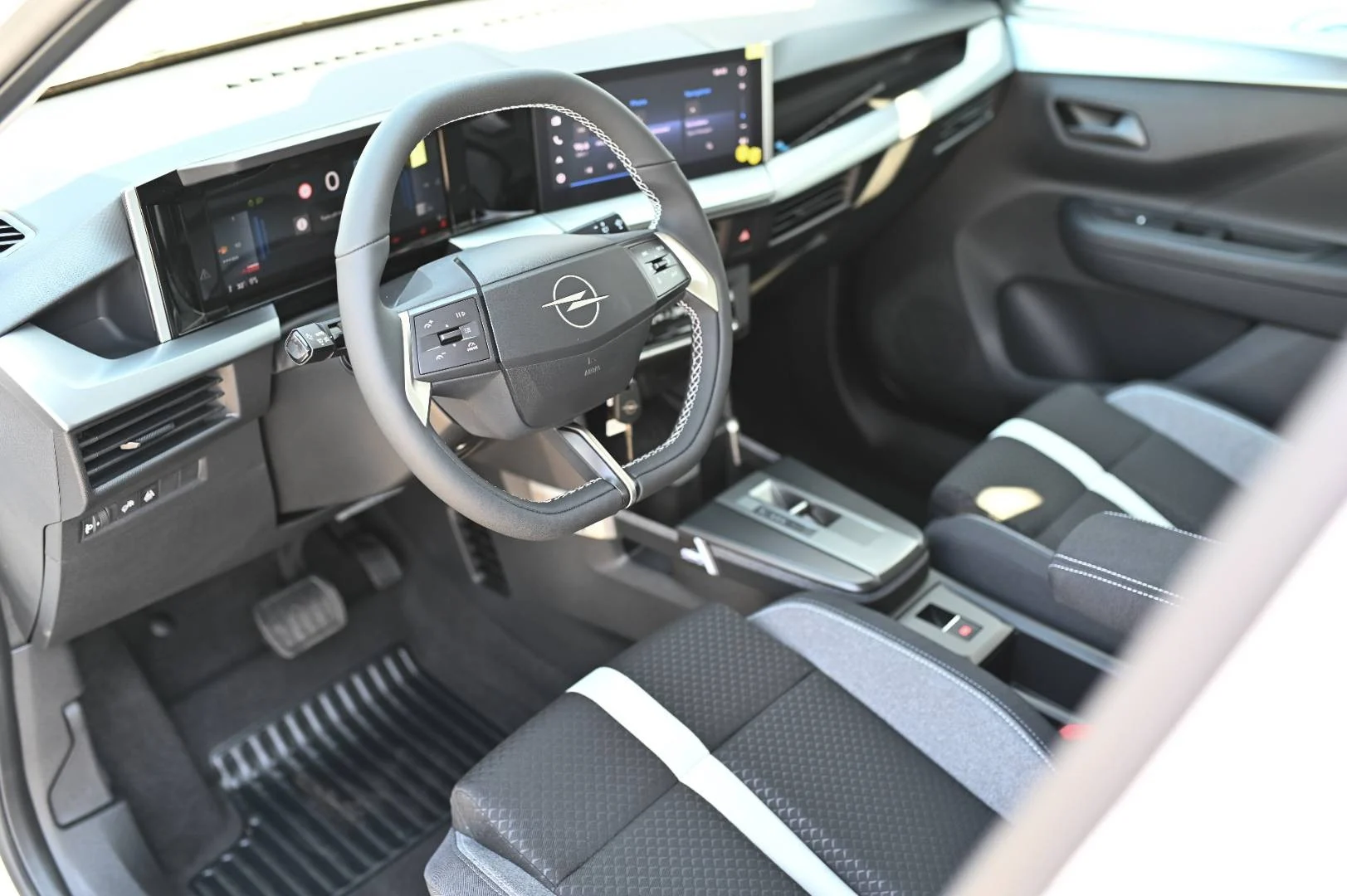 Opel Frontera EDITION HYBRID 48V 145k e-DCT6 | Begam Trnava