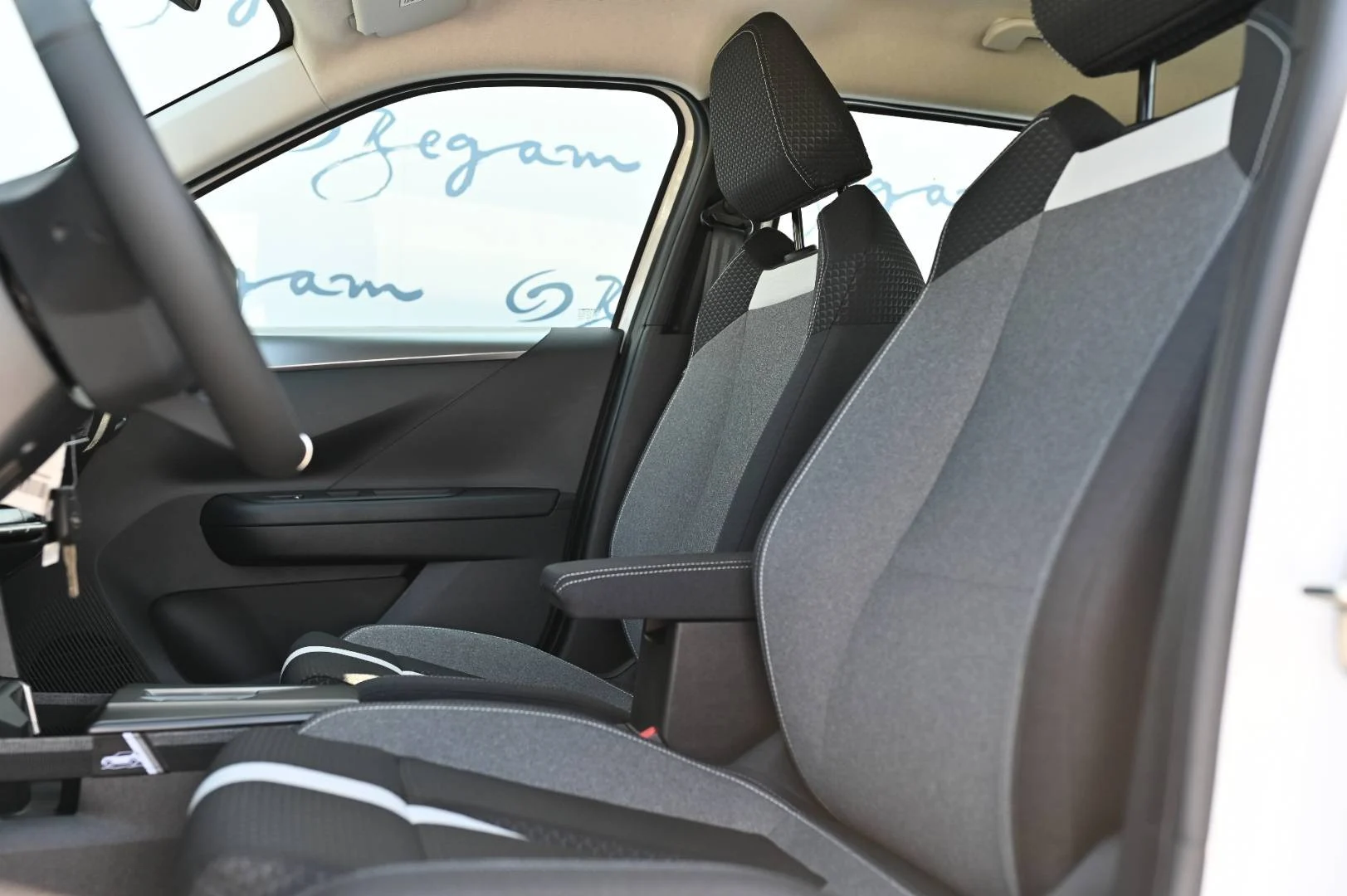 Opel Frontera EDITION HYBRID 48V 145k e-DCT6 | Begam Trnava