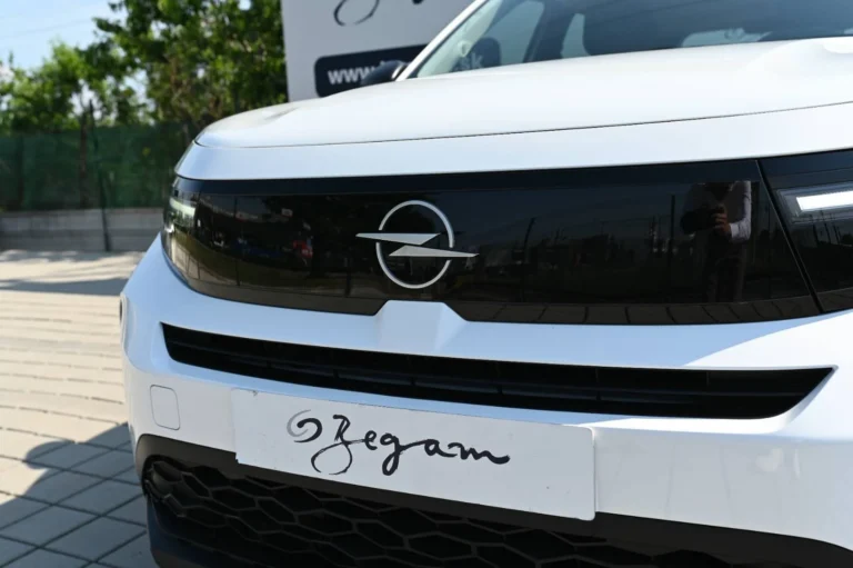 Opel Frontera EDITION HYBRID 48V 145k e-DCT6 | Begam Trnava