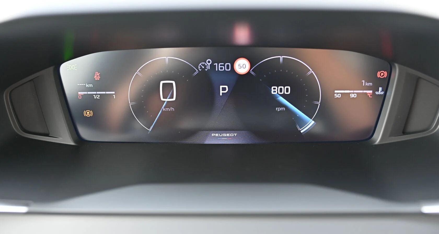 Peugeot 2008 ALLURE  Hybrid 145k e-DCS6 MHEV | Begam Trnava