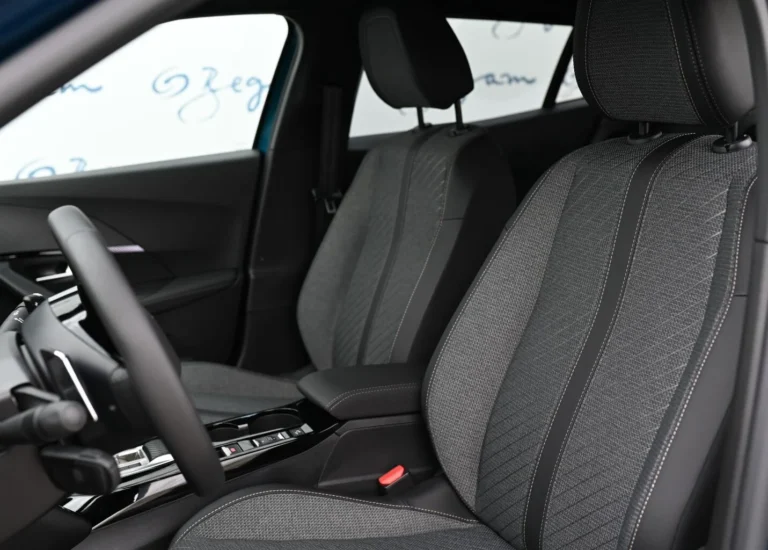 Peugeot 2008 ALLURE Hybrid 145k e-DCS6 MHEV | Begam Trnava