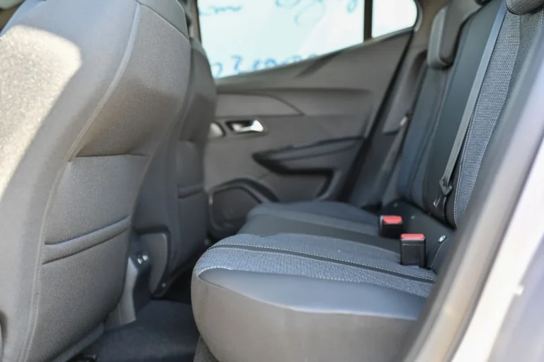Peugeot 2008 ALLURE Hybrid 145k e-DCS6 MHEV | Begam Trnava
