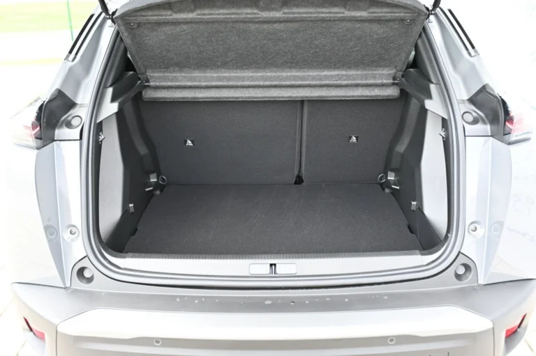 Peugeot 2008 ALLURE Hybrid 145k e-DCS6 MHEV | Begam Trnava