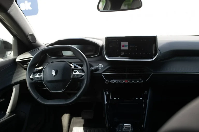 Peugeot 2008 E- Allure 54kWh 115kw | Begam Trnava