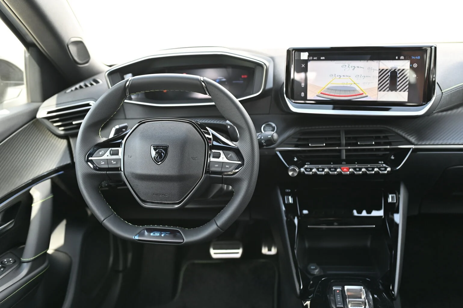 Peugeot 2008 GT  Hybrid 145k e-DCS6 MHEV | Begam Trnava