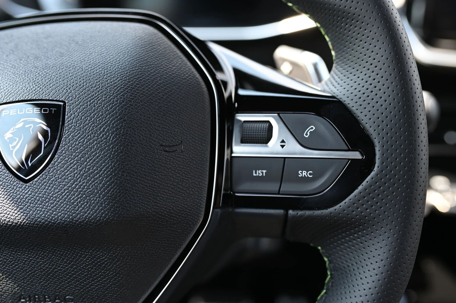 Peugeot 2008 GT  Hybrid 145k e-DCS6 MHEV | Begam Trnava