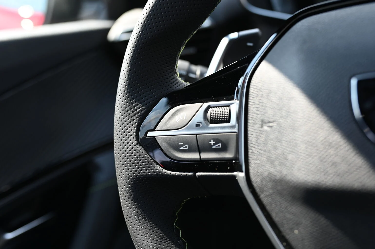 Peugeot 2008 GT  Hybrid 145k e-DCS6 MHEV | Begam Trnava