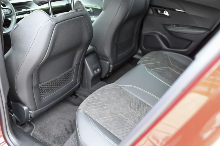 Peugeot 2008 GT  Hybrid 145k e-DCS6 MHEV | Begam Trnava