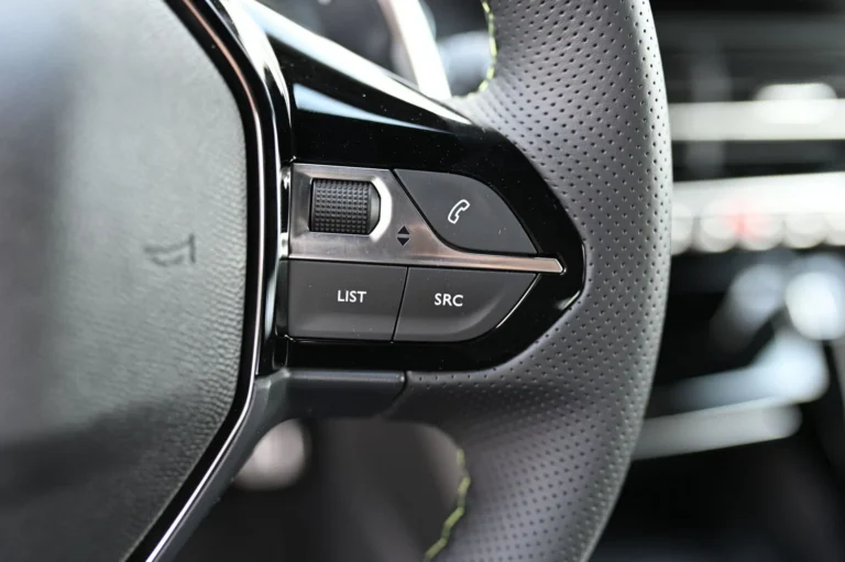 Peugeot 2008 GT  Hybrid 145k e-DCS6 MHEV | Begam Trnava