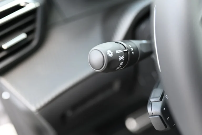 Peugeot 2008 GT  Hybrid 145k e-DCS6 MHEV | Begam Trnava