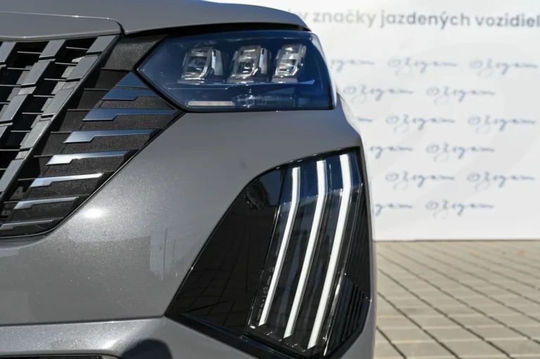 Peugeot 2008 GT Hybrid 145k e-DCS6 MHEV | Begam Trnava