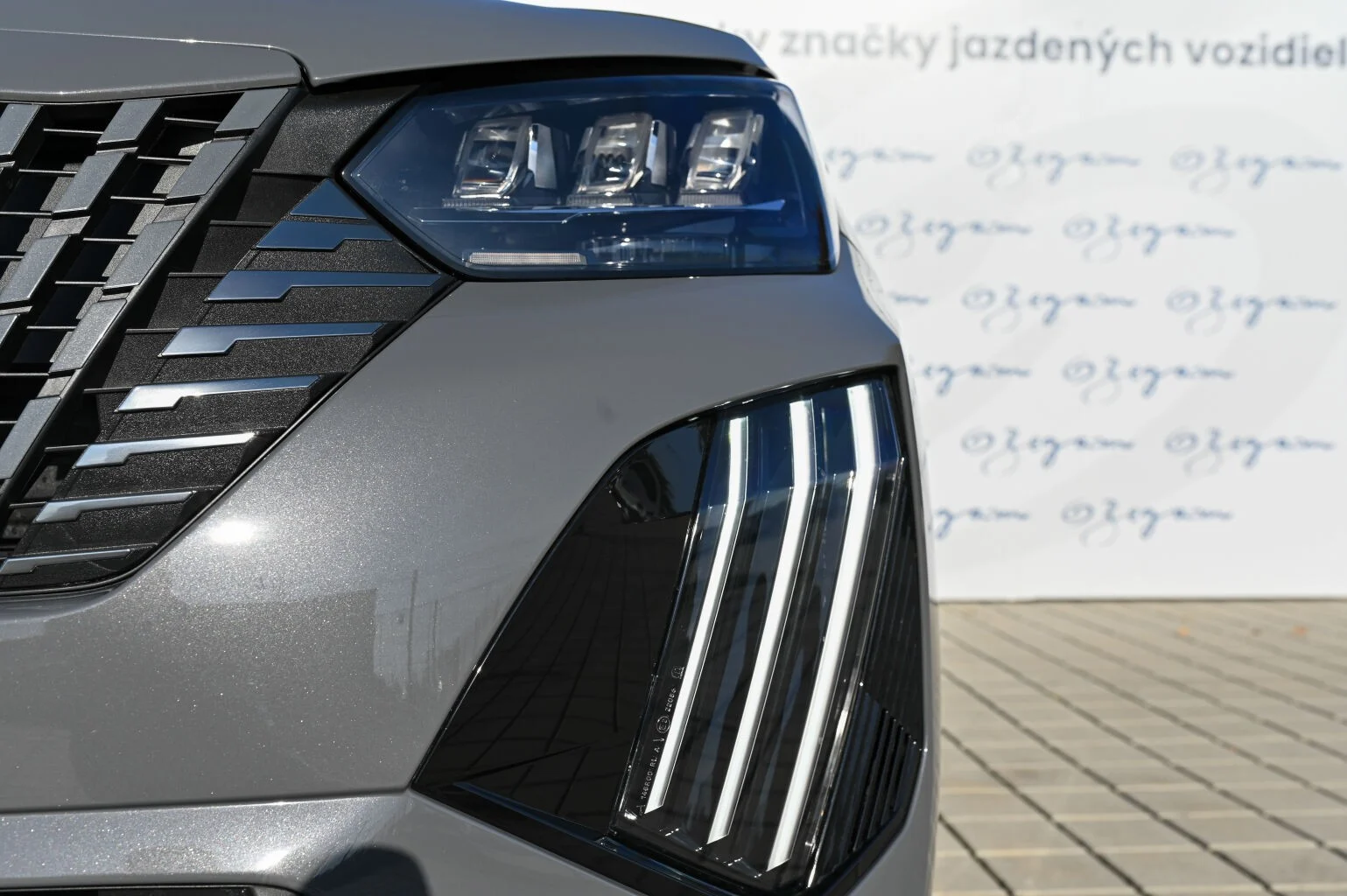 Peugeot 2008 GT  Hybrid 145k e-DCS6 MHEV | Begam Trnava