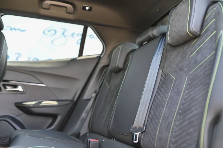 Peugeot 2008 GT Hybrid 145k e-DCS6 MHEV | Begam Trnava