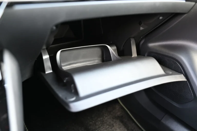 Peugeot 2008 GT  Hybrid 145k e-DCS6 MHEV | Begam Trnava
