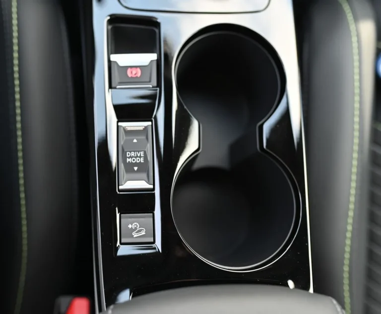 Peugeot 2008 GT  Hybrid 145k e-DCS6 MHEV | Begam Trnava