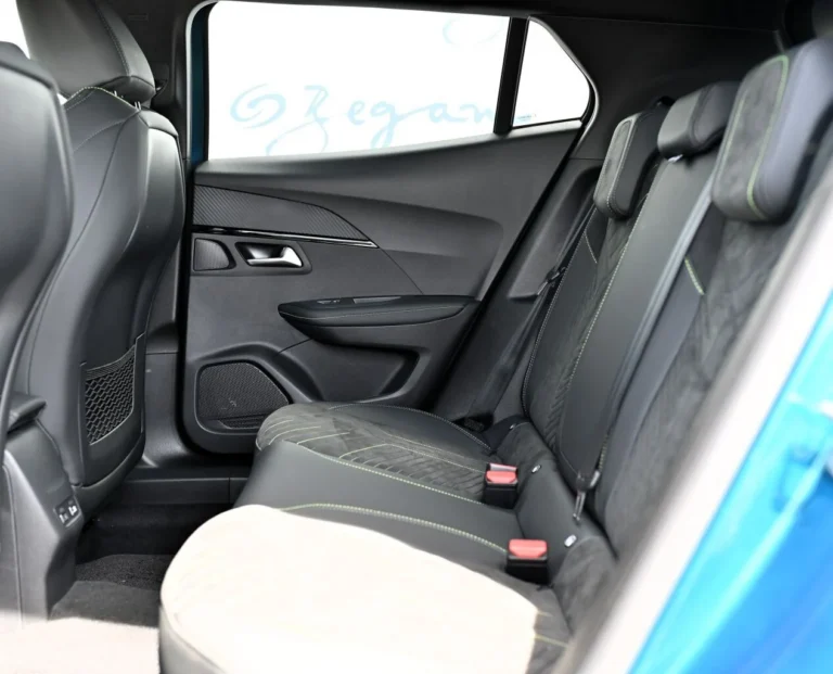 Peugeot 2008 GT Hybrid 145k e-DCS6 MHEV | Begam Trnava