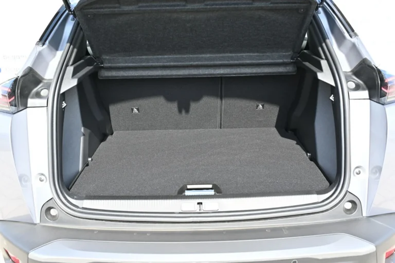 Peugeot 2008 GT  Hybrid 145k e-DCS6 MHEV | Begam Trnava