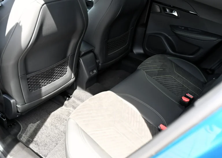 Peugeot 2008 GT Hybrid 145k e-DCS6 MHEV | Begam Trnava