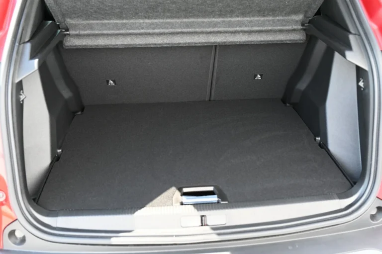 Peugeot 2008 GT  Hybrid 145k e-DCS6 MHEV | Begam Trnava