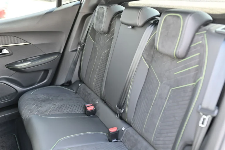 Peugeot 2008 GT  Hybrid 145k e-DCS6 MHEV | Begam Trnava