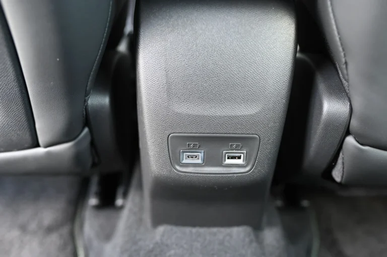 Peugeot 2008 GT  Hybrid 145k e-DCS6 MHEV | Begam Trnava