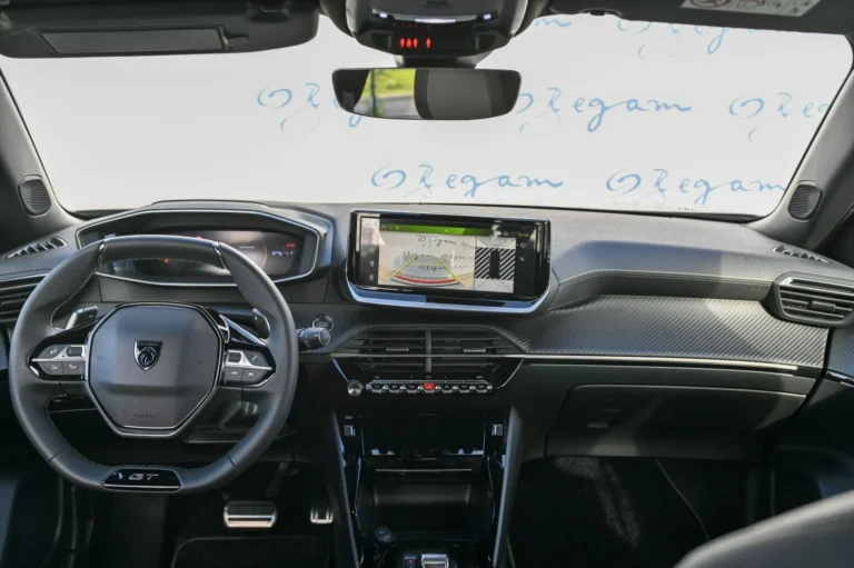 Peugeot 2008 GT Hybrid 145k e-DCS6 MHEV | Begam Trnava