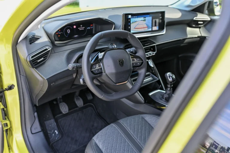 Peugeot 208 ALLURE  TURBO 100k BVM6 | Begam Trnava